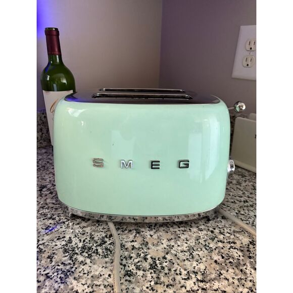 SMEG 2-Slice Toaster In Glossy Mint Green - Picture 3 of 4